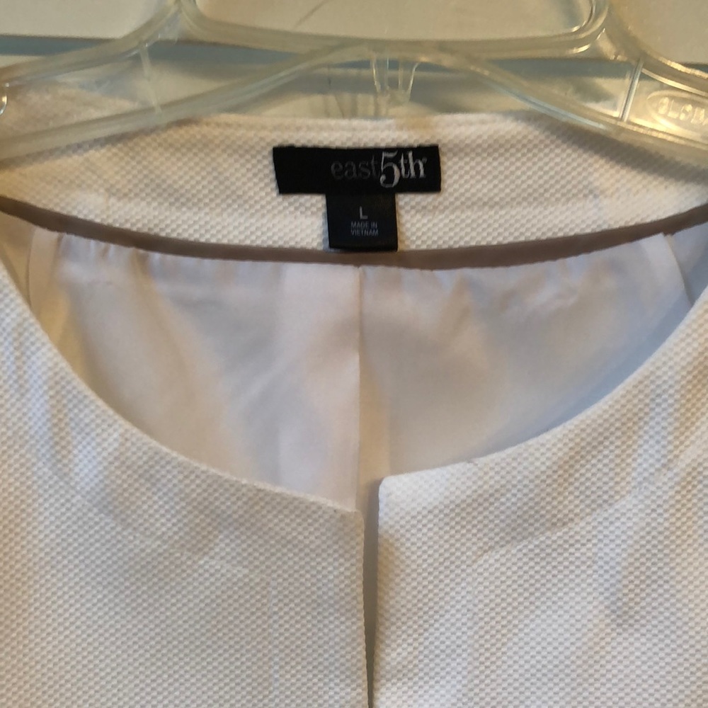 EUC East 5th Fully lined, textured, white 3/4 sleeve blazer